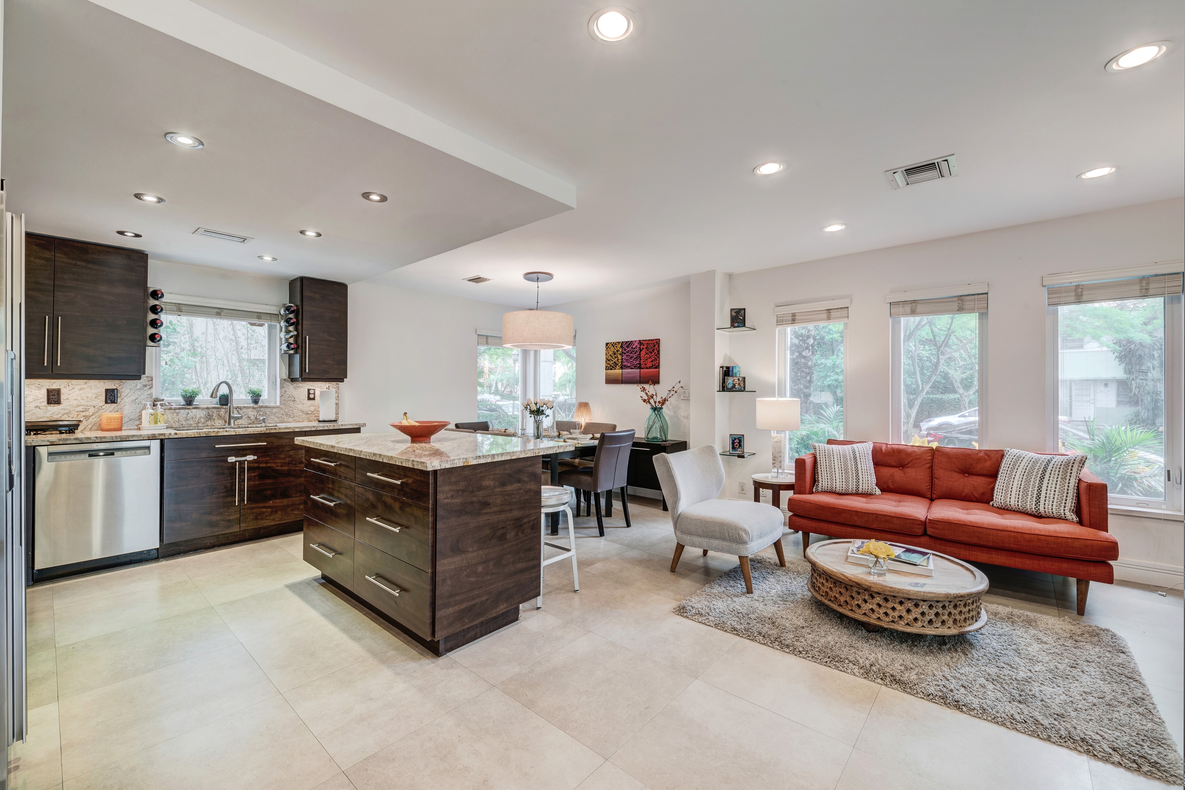 Staged dining room — Realty Solutions Group